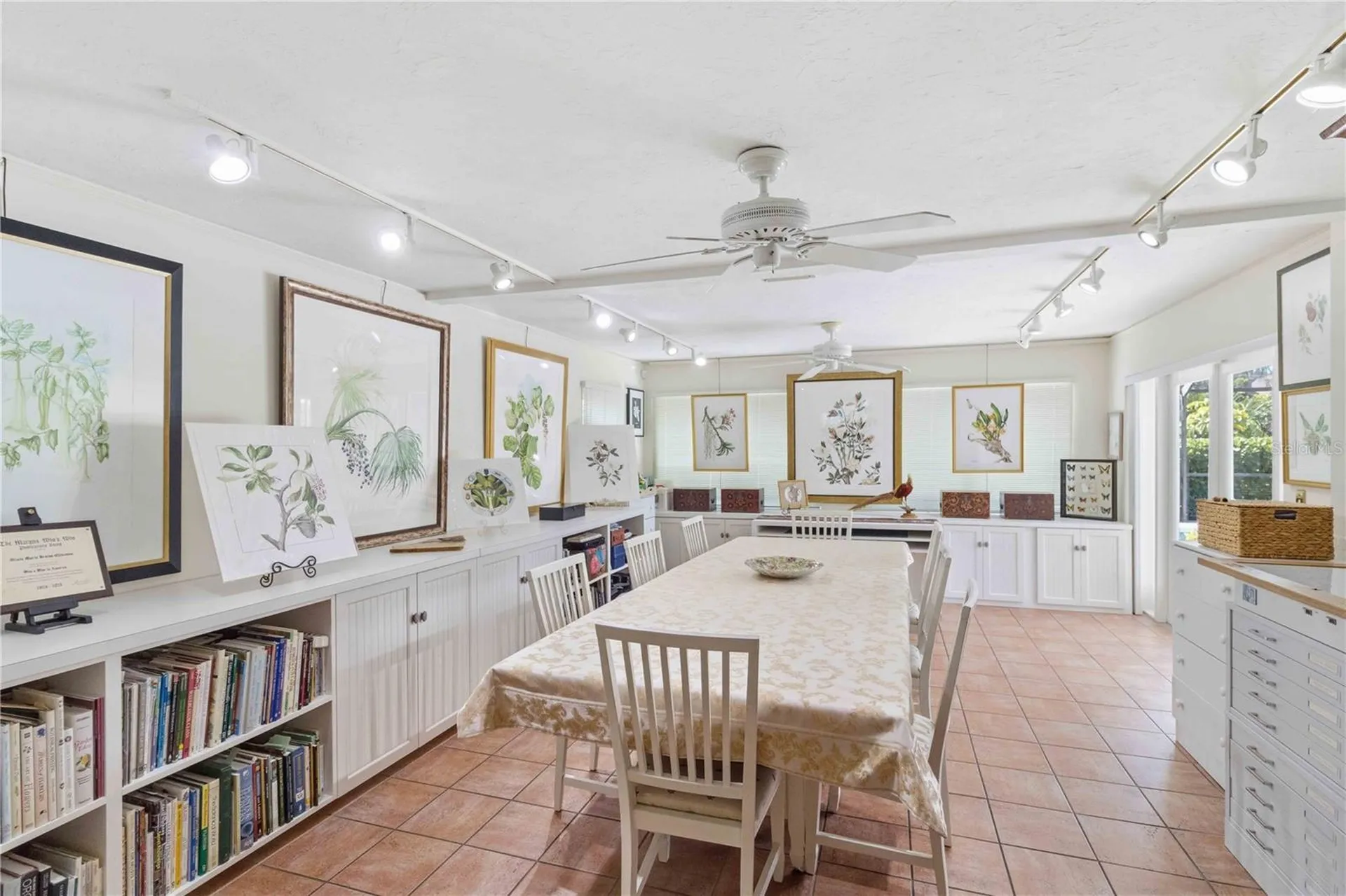 2068 Sunnyside Lane Sarasota FL 34239