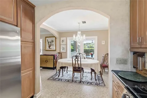 2068 Sunnyside Lane Sarasota FL 34239