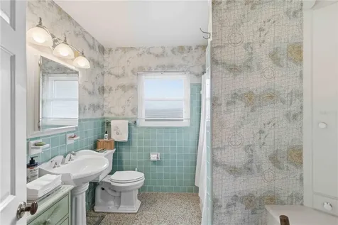 2068 Sunnyside Lane Sarasota FL 34239