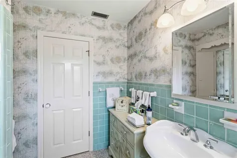 2068 Sunnyside Lane Sarasota FL 34239