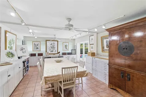 2068 Sunnyside Lane Sarasota FL 34239