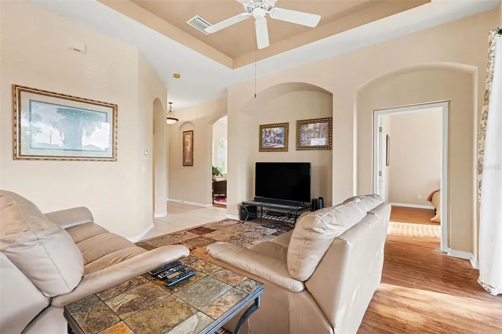 918 Regal Manor Way Sun City Center FL 33573