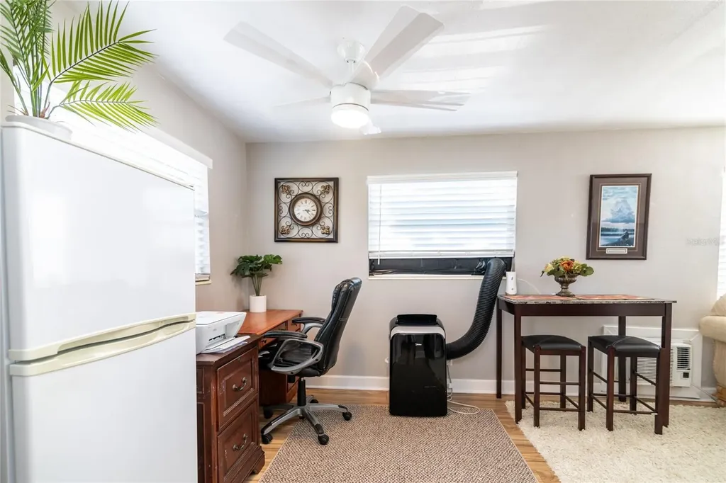 5434 1/2 9th Avenue N St Petersburg FL 33710