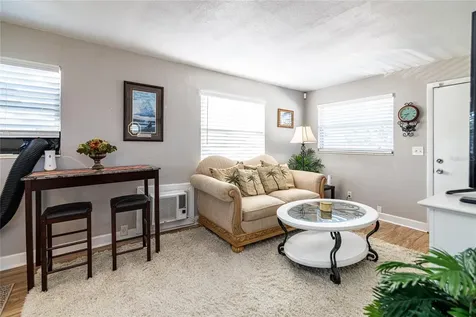 5434 1/2 9th Avenue N St Petersburg FL 33710