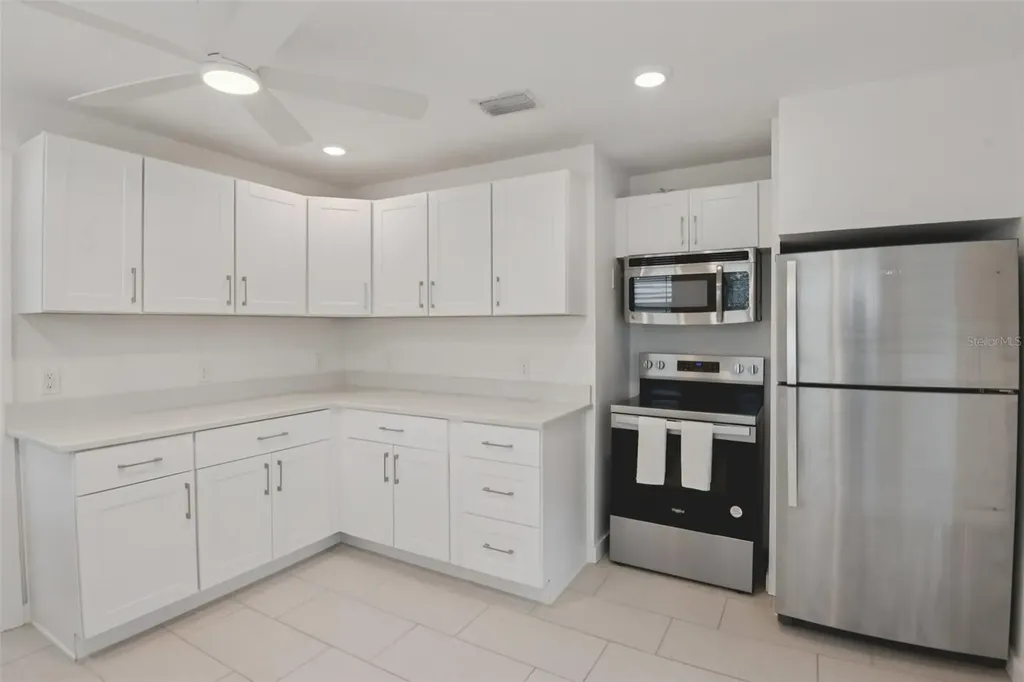 159 81st Avenue N St Petersburg FL 33702