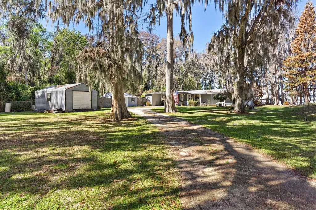 28315 Private Road Okahumpka FL 34762