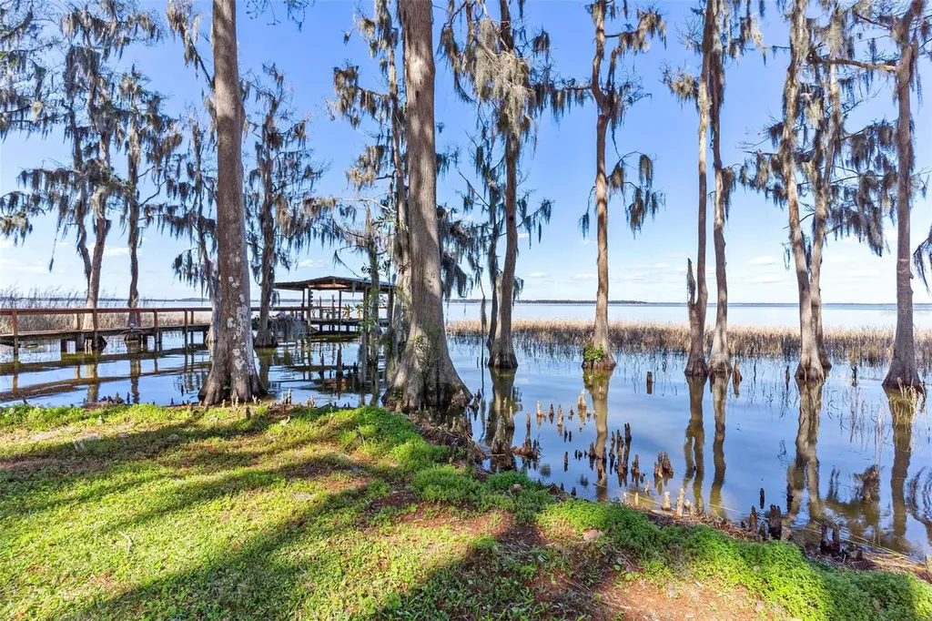 28315 Private Road Okahumpka FL 34762