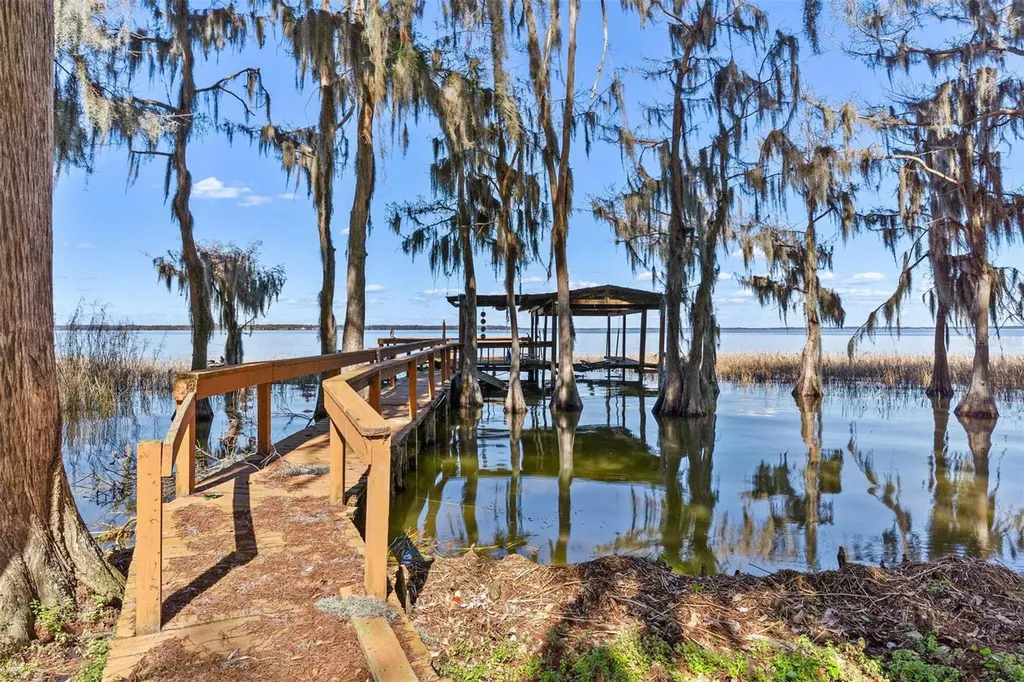 28315 Private Road Okahumpka FL 34762