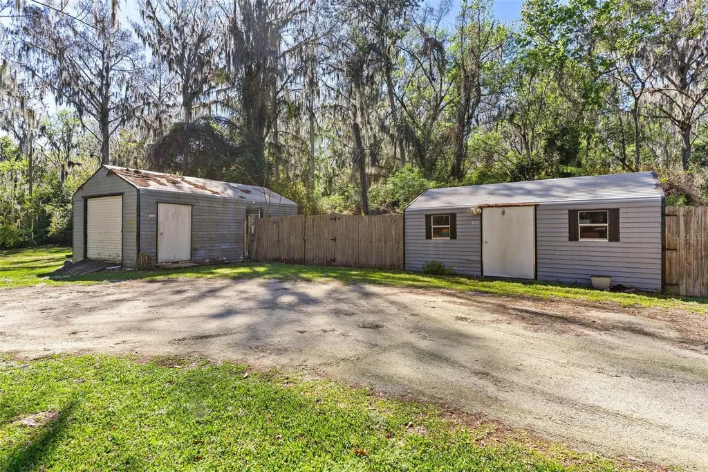 28315 Private Road Okahumpka FL 34762