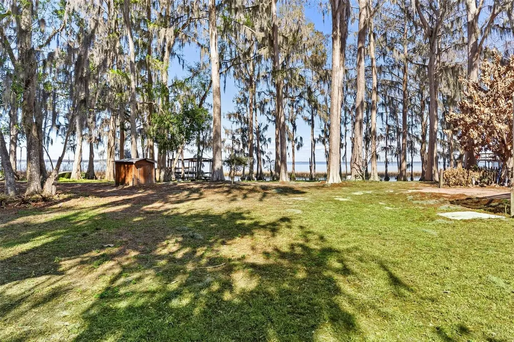 28315 Private Road Okahumpka FL 34762
