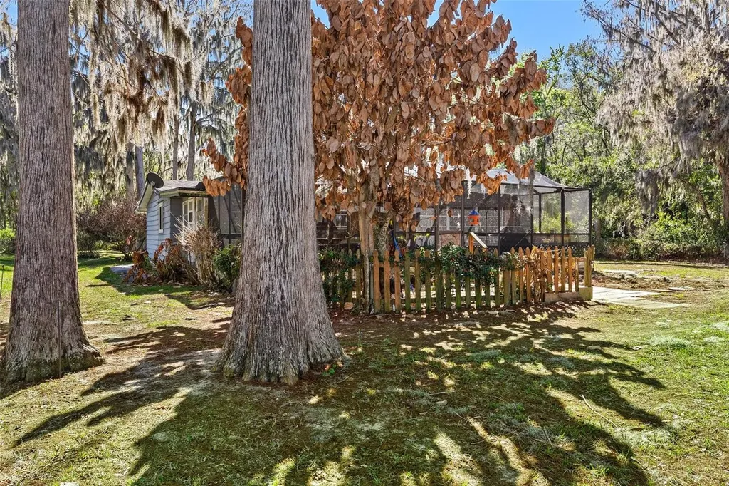 28315 Private Road Okahumpka FL 34762