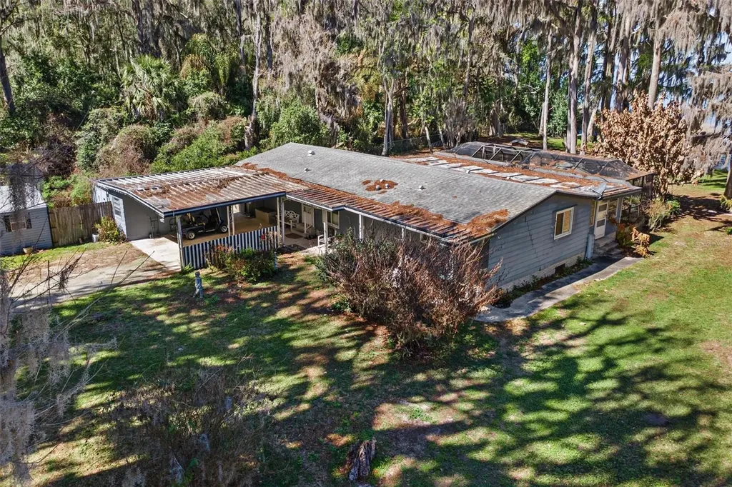 28315 Private Road Okahumpka FL 34762