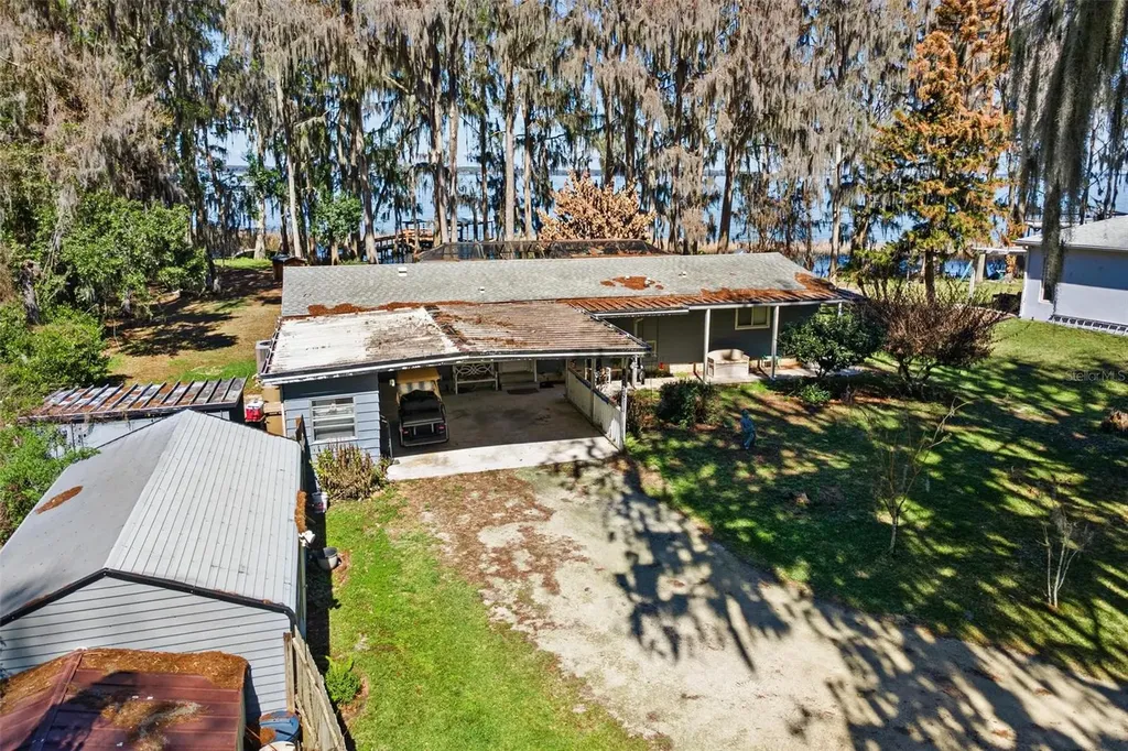 28315 Private Road Okahumpka FL 34762