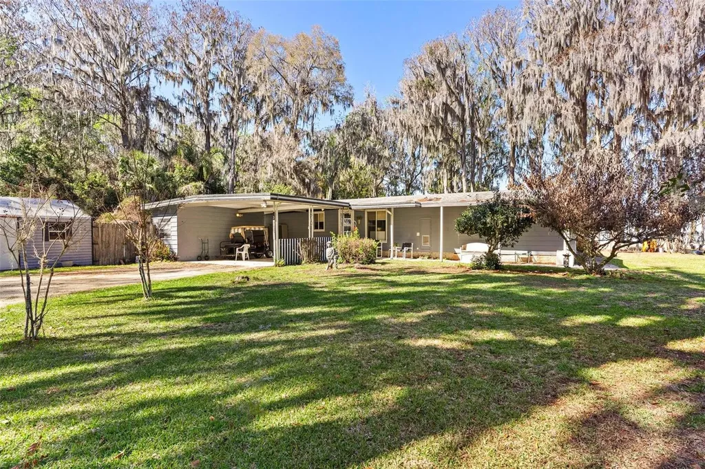 28315 Private Road Okahumpka FL 34762
