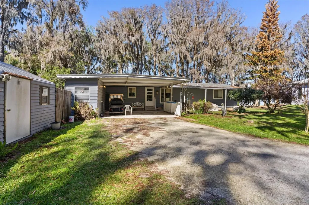 28315 Private Road Okahumpka FL 34762