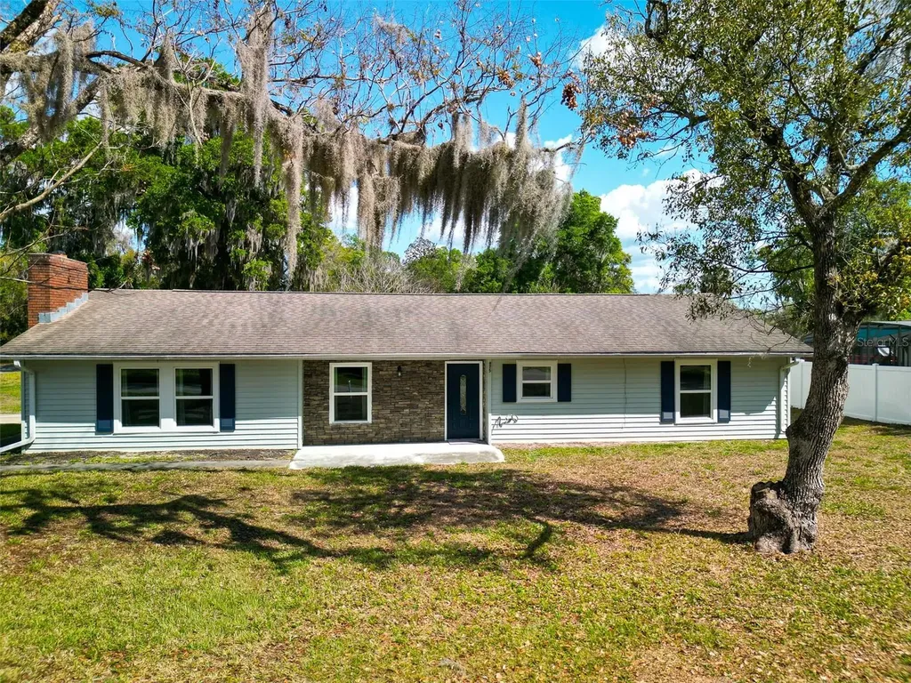 975 N Boston Avenue Deland FL 32724