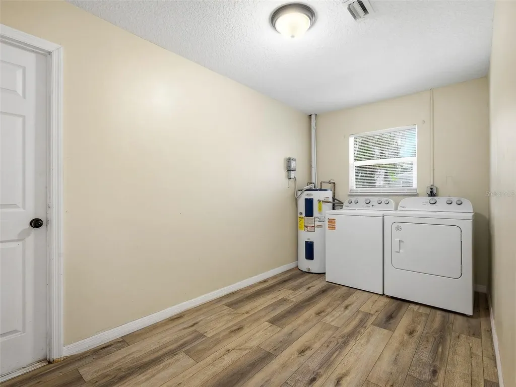 975 N Boston Avenue Deland FL 32724