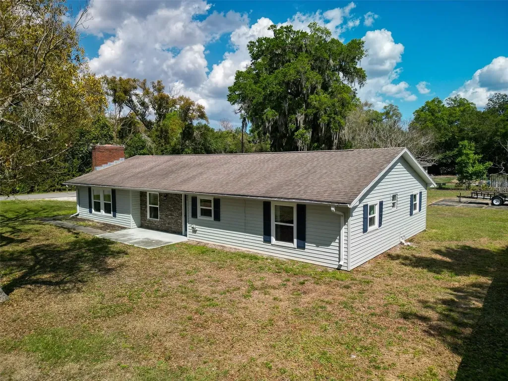 975 N Boston Avenue Deland FL 32724
