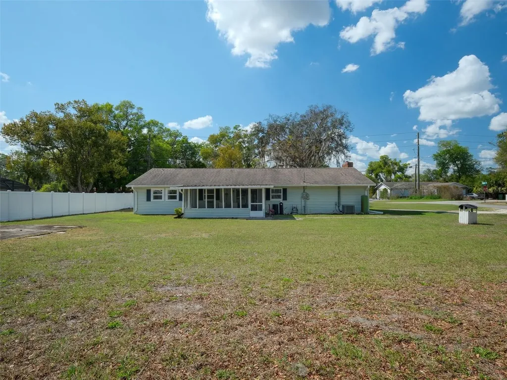 975 N Boston Avenue Deland FL 32724