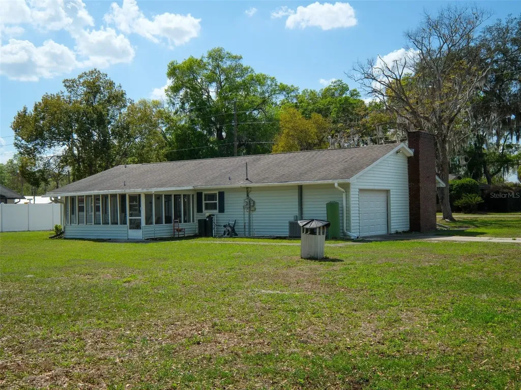 975 N Boston Avenue Deland FL 32724