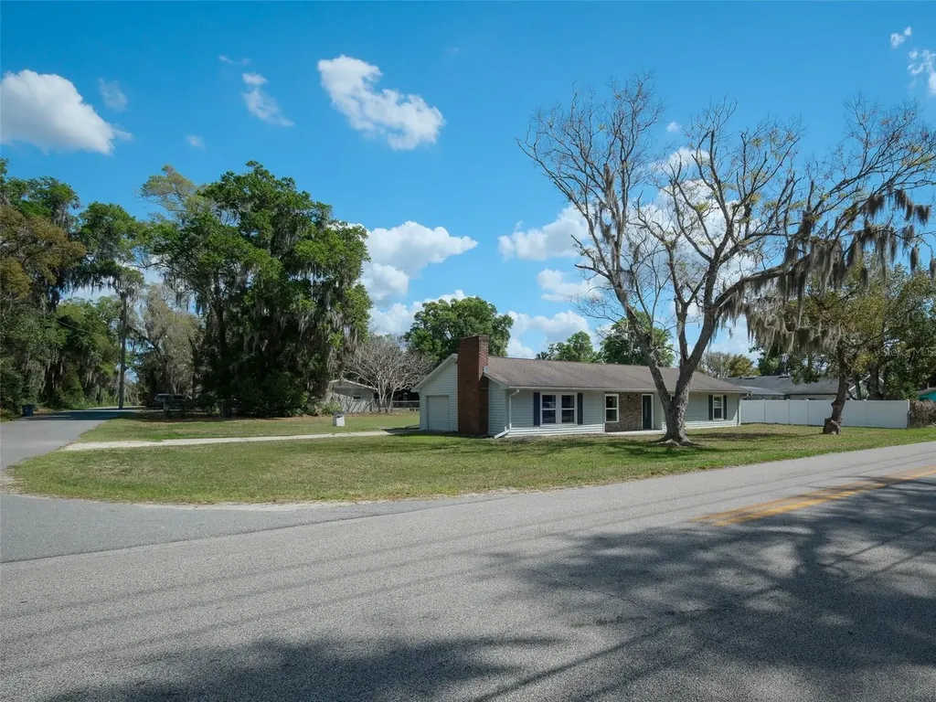 975 N Boston Avenue Deland FL 32724