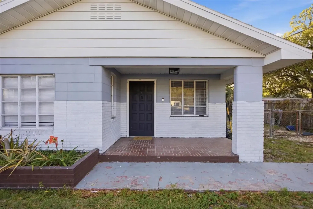 907 Center Street Plant City FL 33563