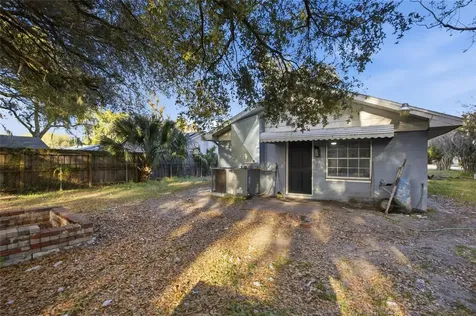 907 Center Street Plant City FL 33563