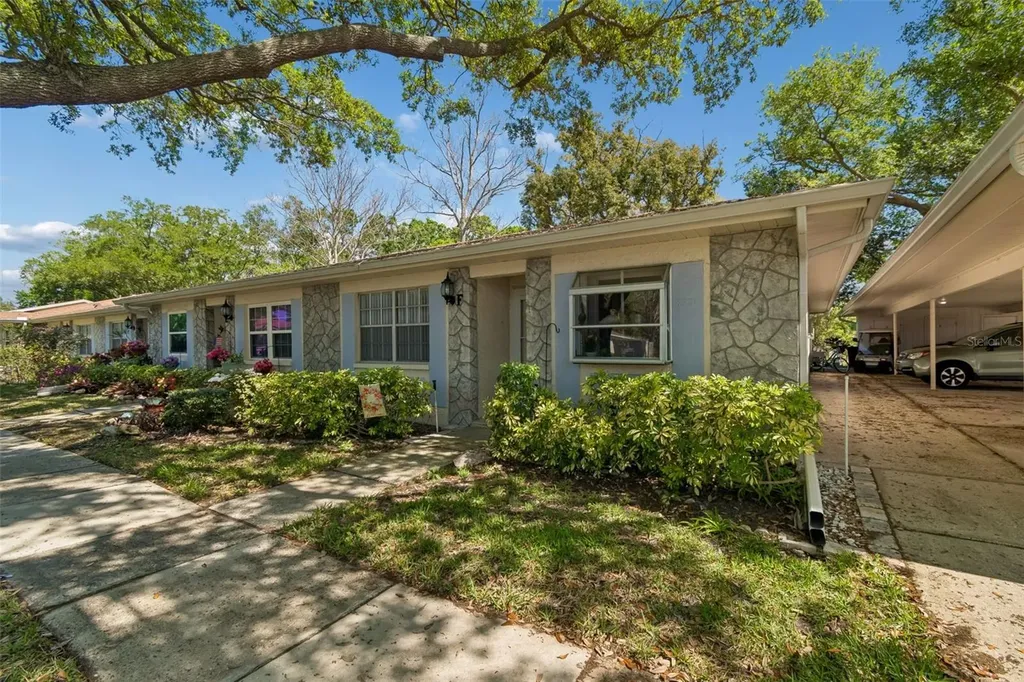 2231 Lark Circle E Palm Harbor FL 34684