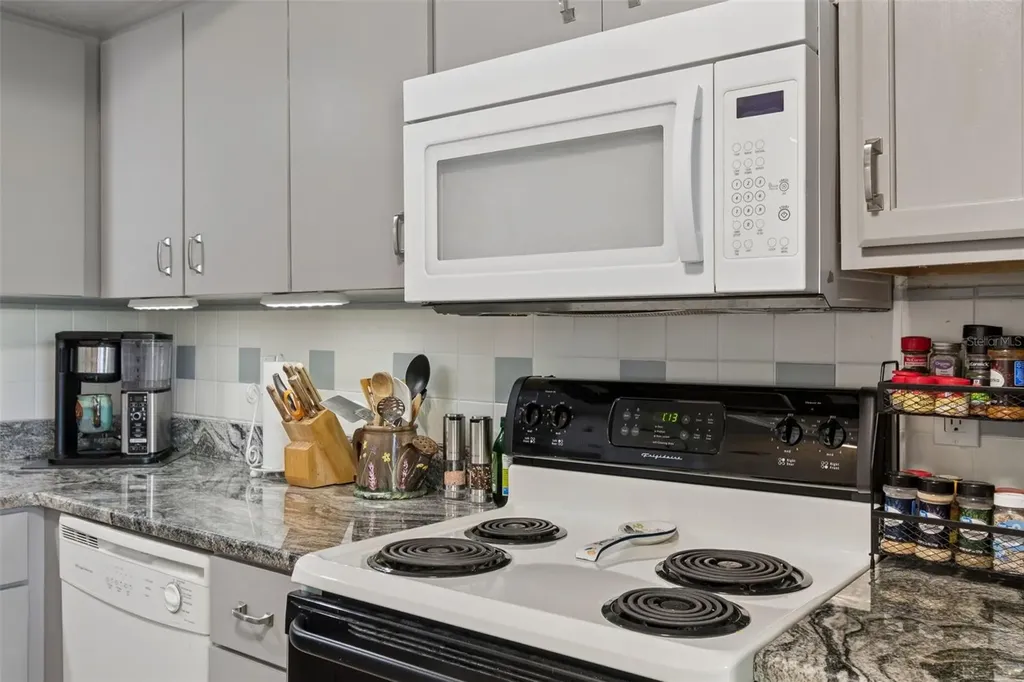 2231 Lark Circle E Palm Harbor FL 34684