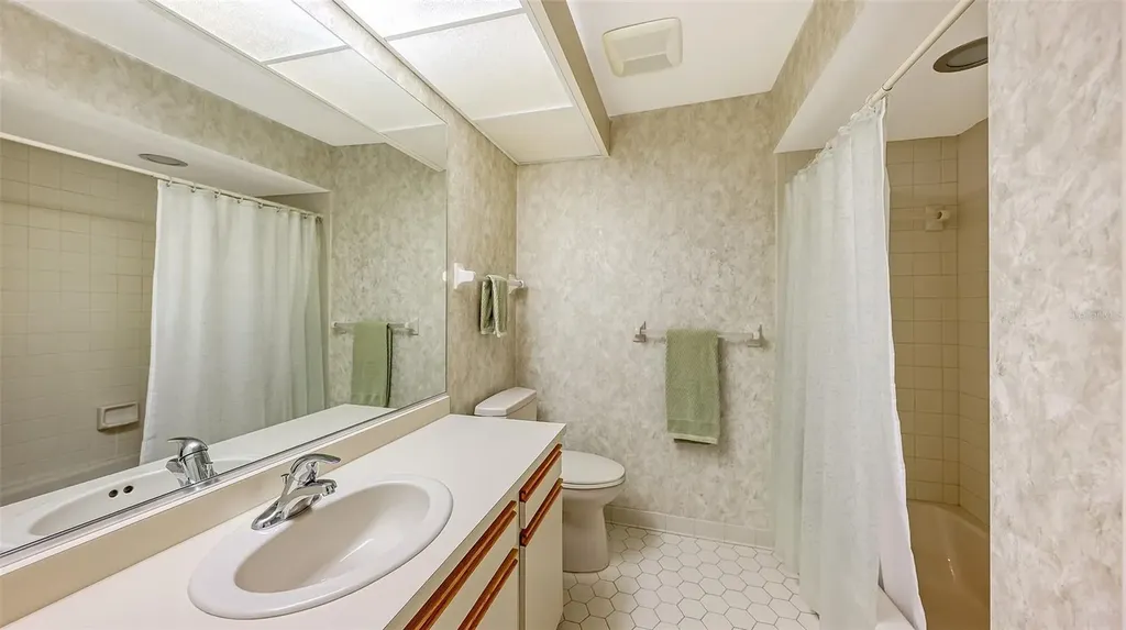 3864 Wilshire Circle W Sarasota FL 34238