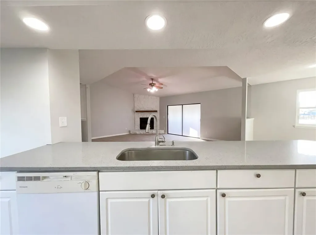 1562 Amy Circle Deltona FL 32738