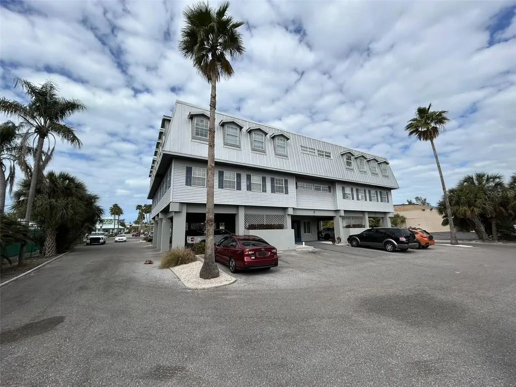 3909 E Bay Drive Holmes Beach FL 34217