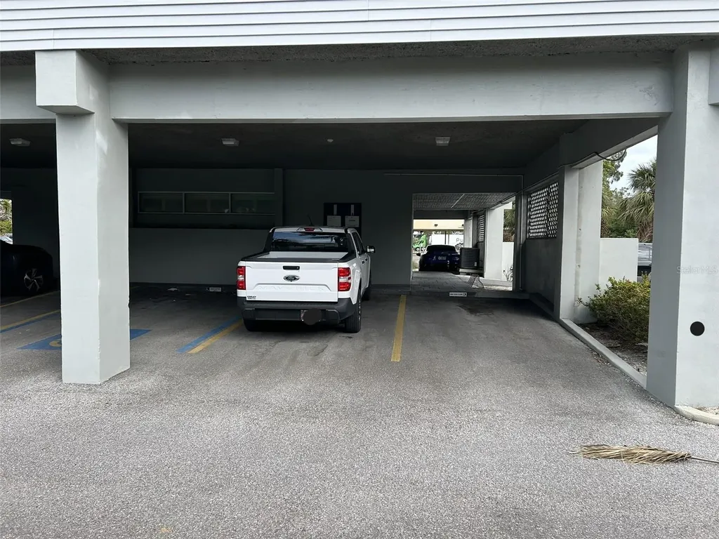 3909 E Bay Drive Holmes Beach FL 34217