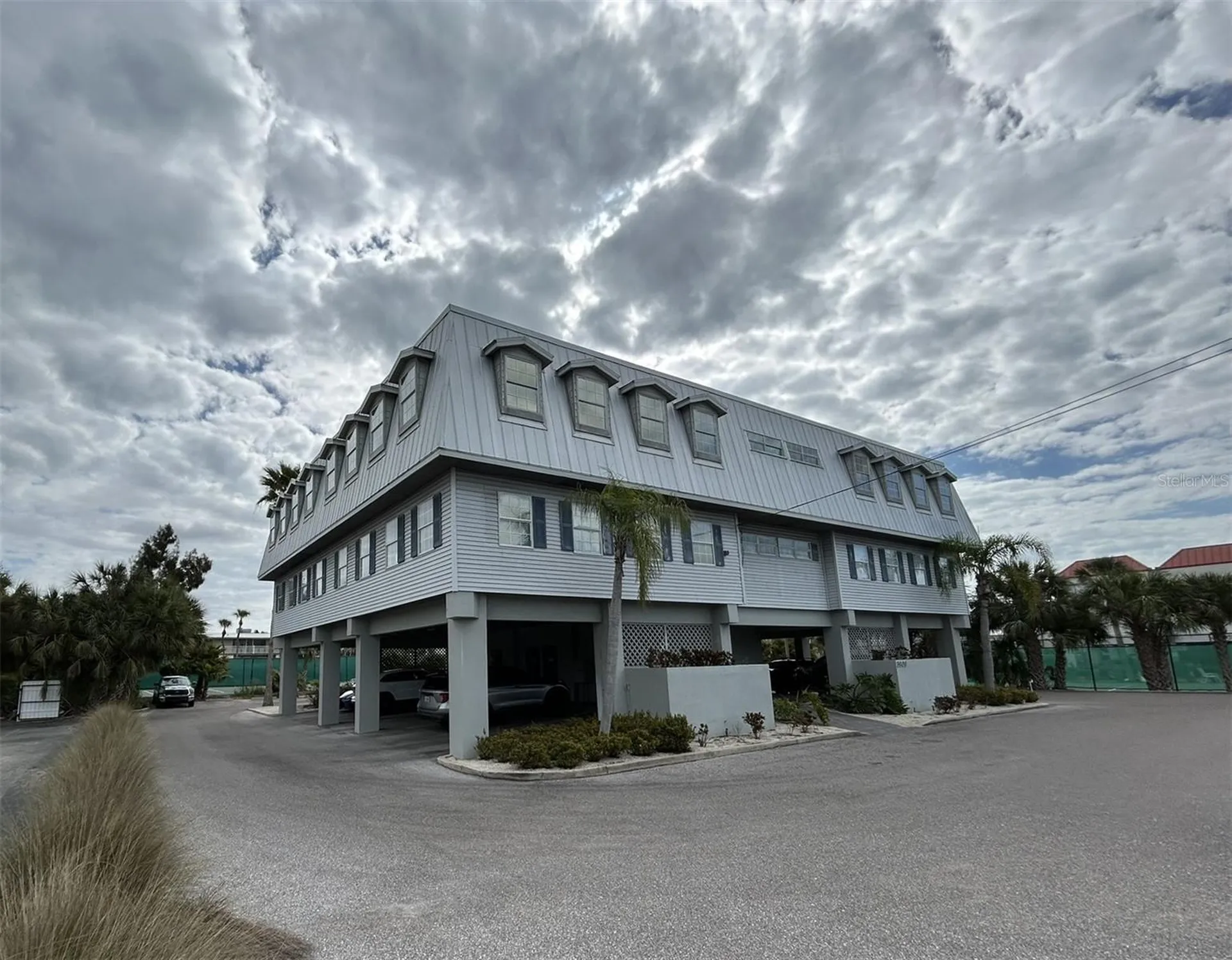 3909 E Bay Drive Holmes Beach FL 34217