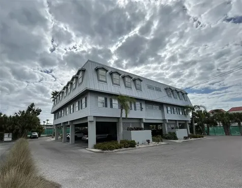 3909 E Bay Drive Holmes Beach FL 34217