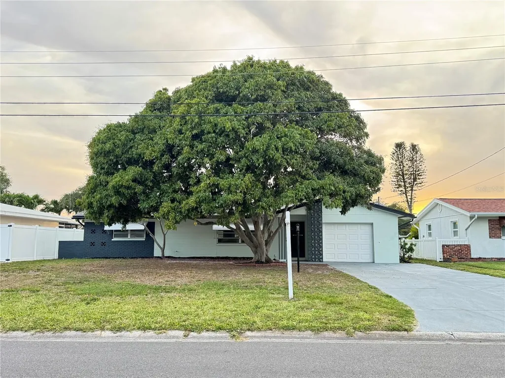 8484 120th Street Seminole FL 33772