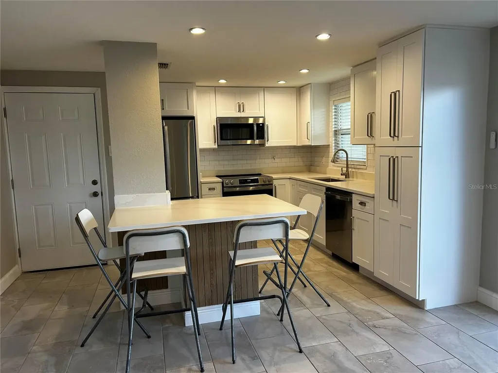 8802 Bay Pointe Drive Tampa FL 33615