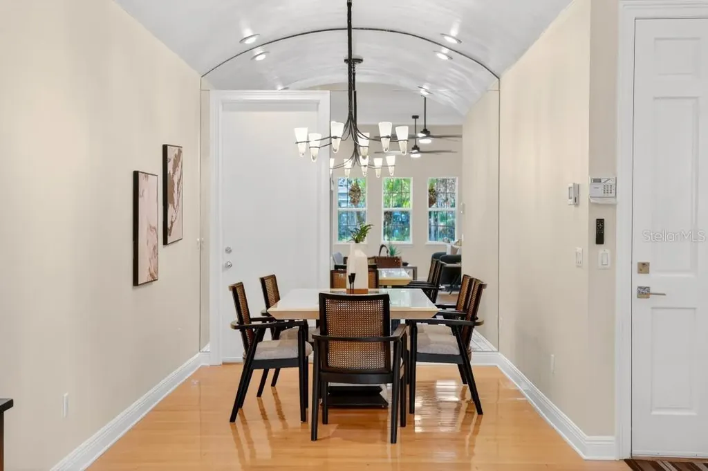 548 S Hyer Avenue Orlando FL 32801