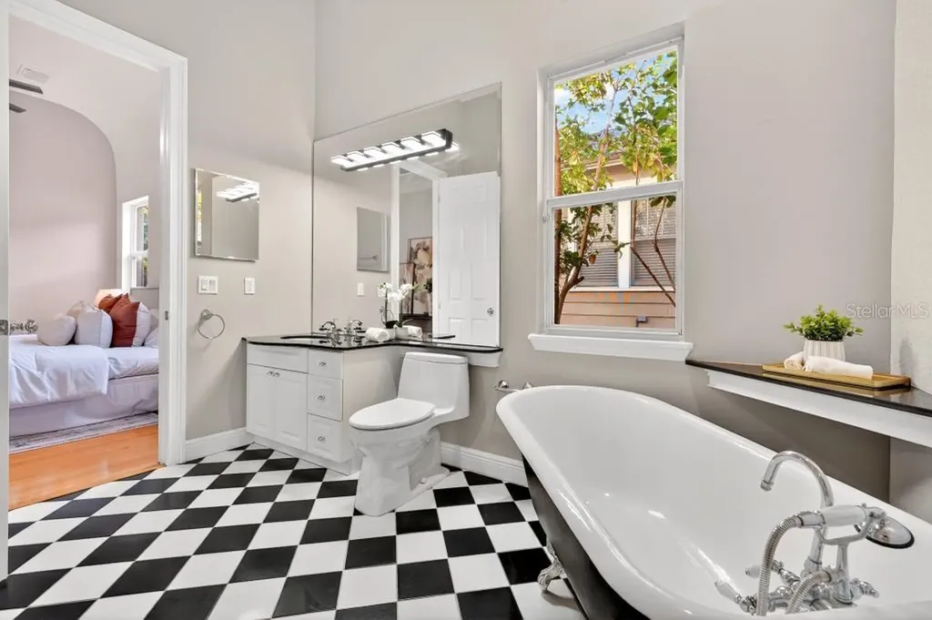 548 S Hyer Avenue Orlando FL 32801