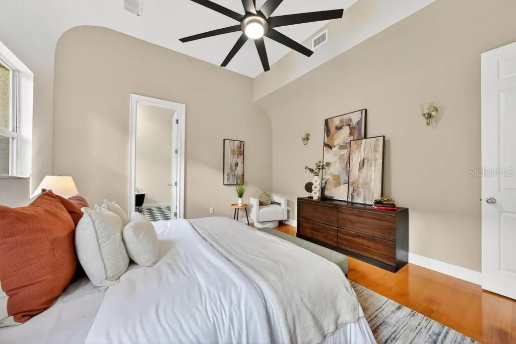 548 S Hyer Avenue Orlando FL 32801