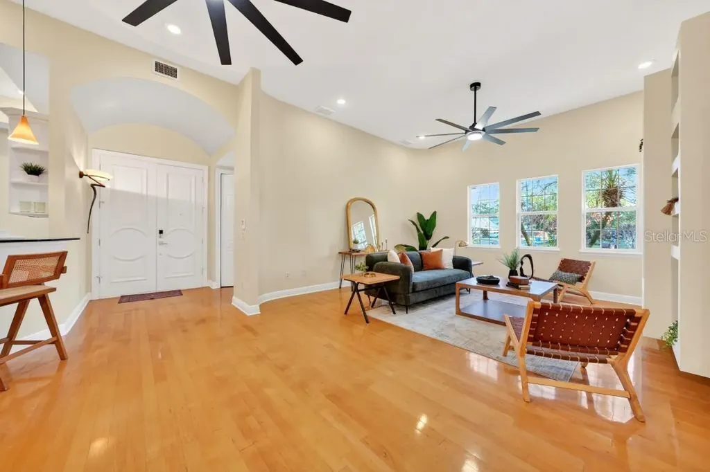 548 S Hyer Avenue Orlando FL 32801