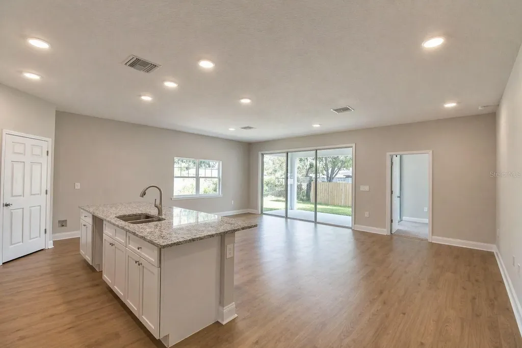140 1st Street Winter Haven FL 33880