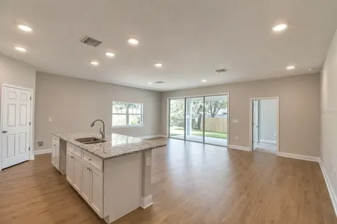 140 1st Street Winter Haven FL 33880