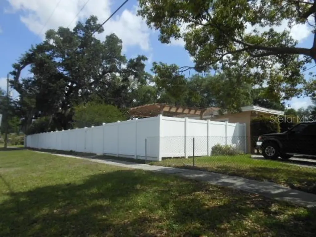 2925 W Paris Street Tampa FL 33614