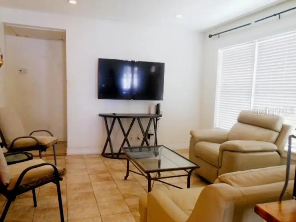 2925 W Paris Street Tampa FL 33614