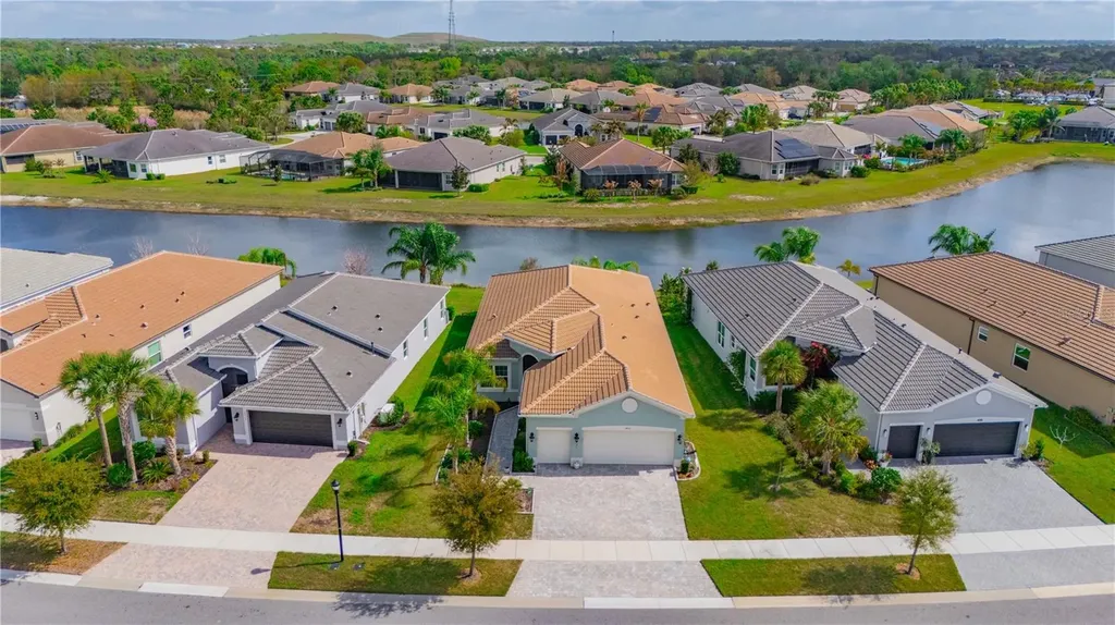 4916 Sevilla Shores Drive Wimauma FL 33598