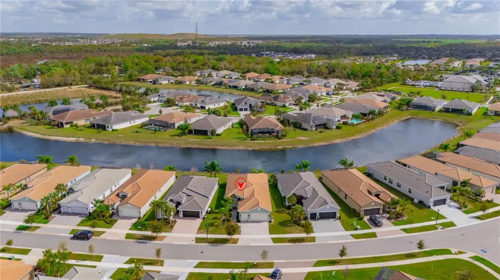 4916 Sevilla Shores Drive Wimauma FL 33598