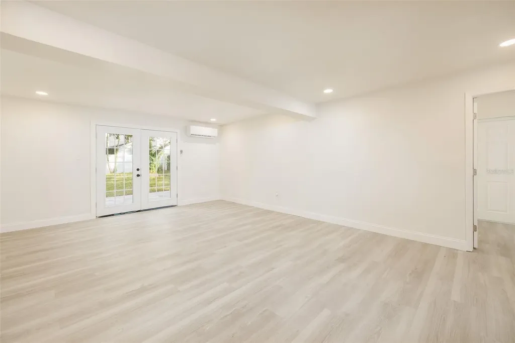 3947 Overlook Drive NE St Petersburg FL 33703