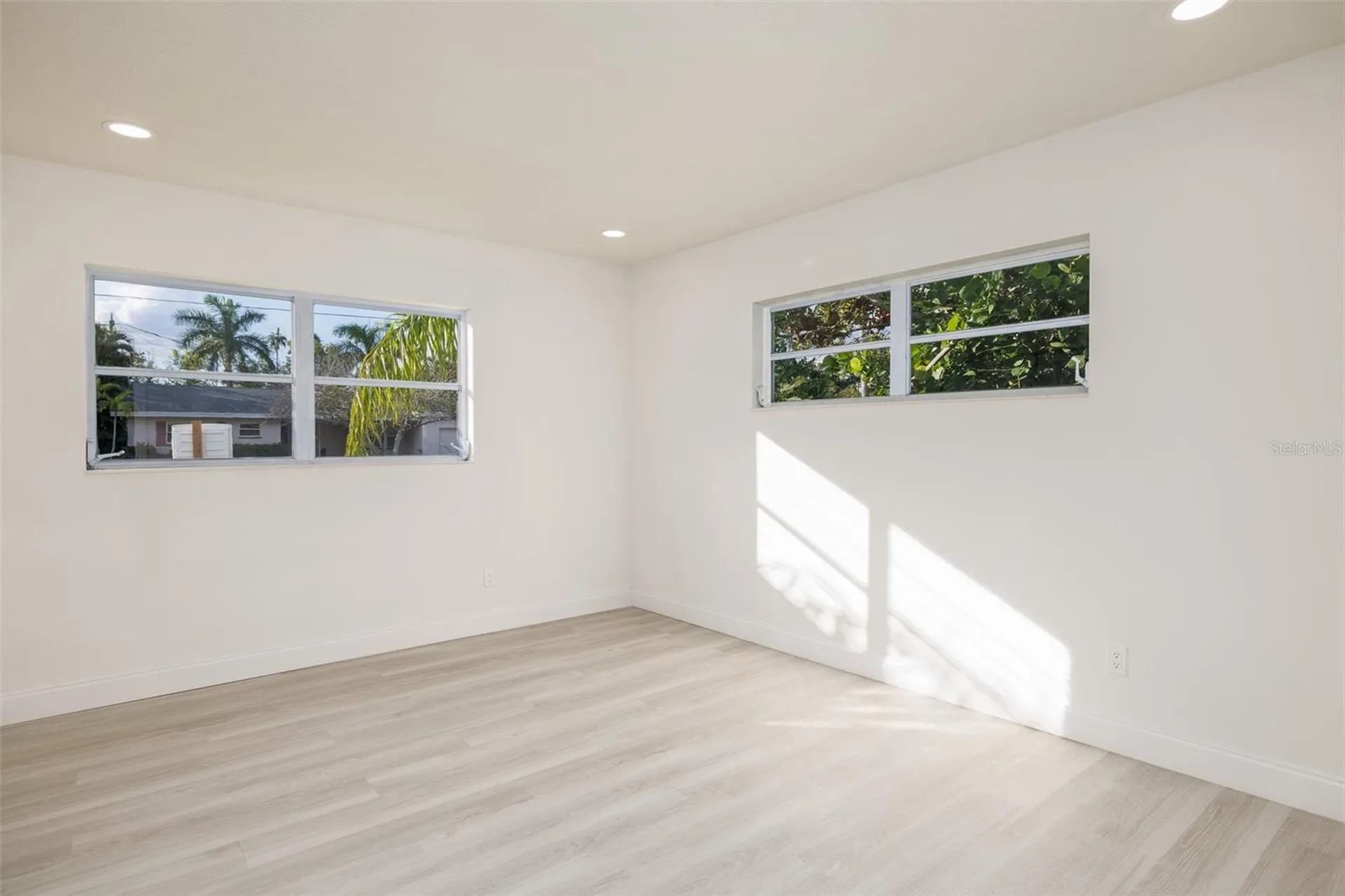 3947 Overlook Drive NE St Petersburg FL 33703