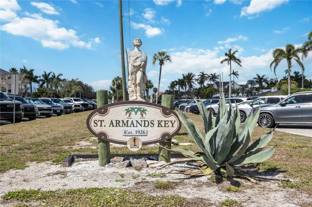 132 Grant Drive Sarasota FL 34236